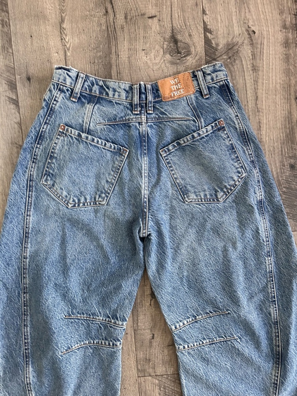 We The Free Lucky You Mid Rise Barrel Blue Jeans Size 25 - Picture 6 of 10